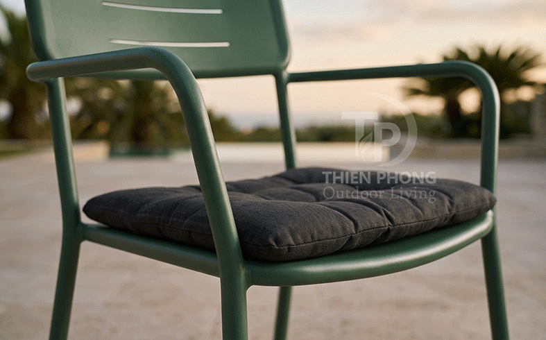 Verdant Chair 4 3 4